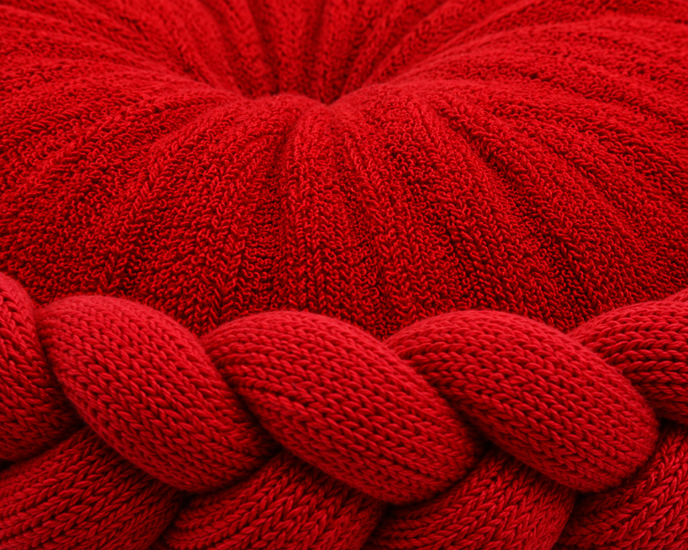 Handcrafted Braided Round Pet Bed Cushion – Soft Knitted Lounger for Dogs & Cats